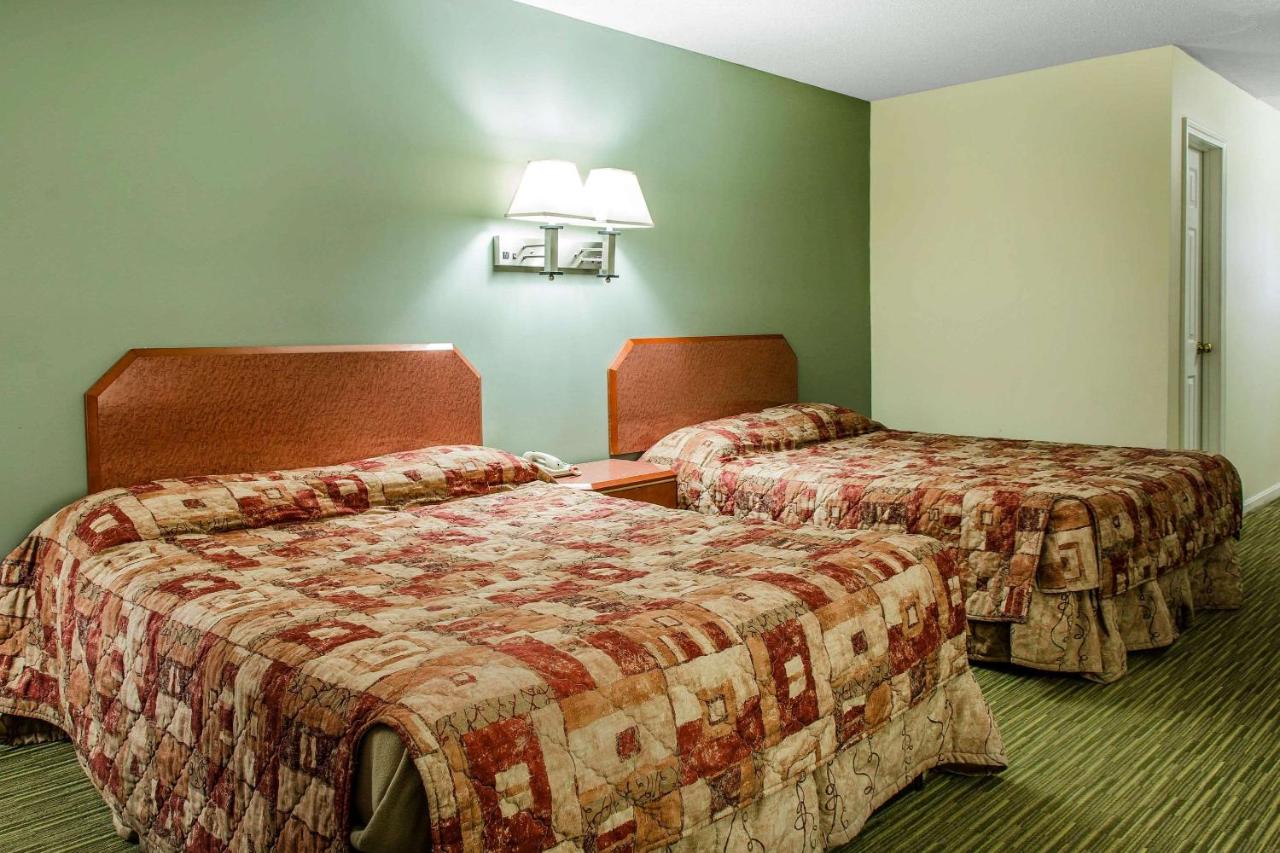 | Rodeway Inn Groton
