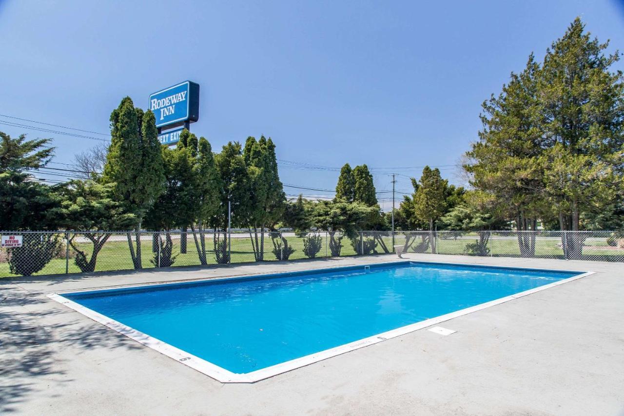  | Rodeway Inn Waterford - New London