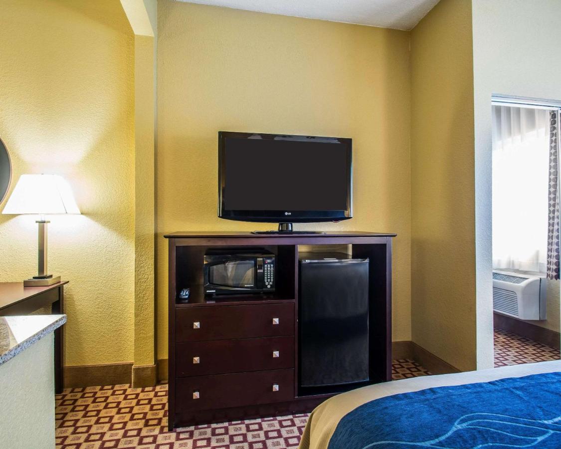 King Suite at Quality Inn Plant City - Lakeland