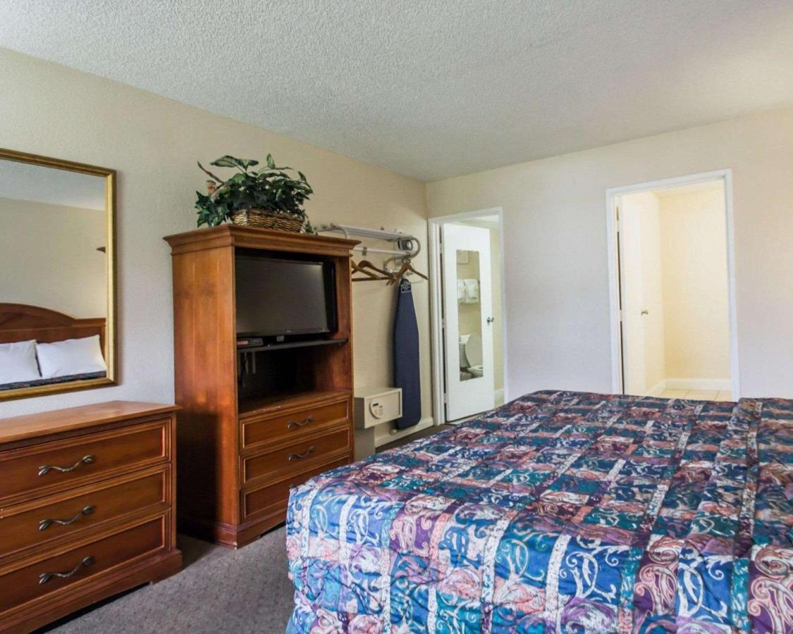 | Main Gate Kissimmee Formally Road Way Inn