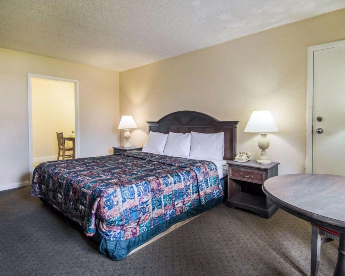 | Main Gate Kissimmee Formally Road Way Inn