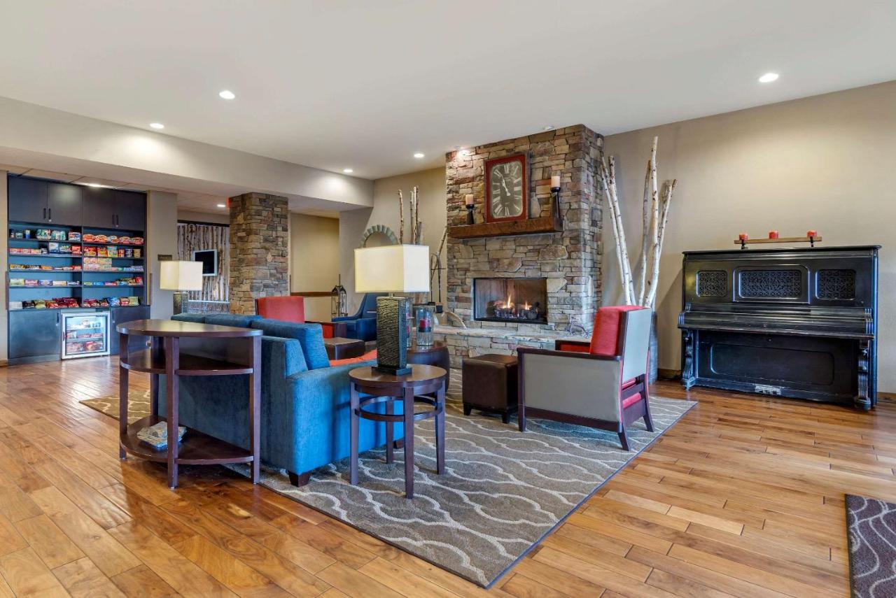 | Comfort Inn & Suites Blue Ridge
