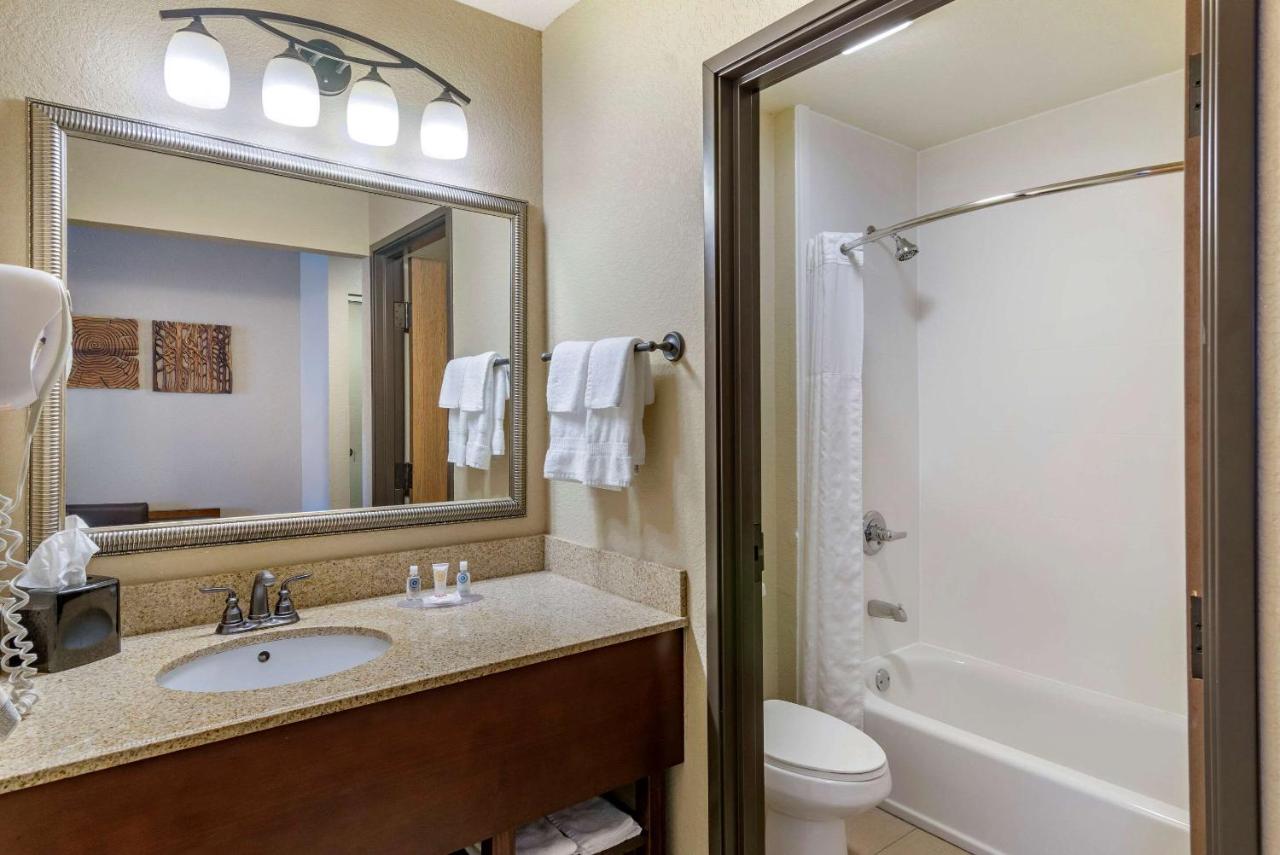 | Comfort Inn & Suites Blue Ridge