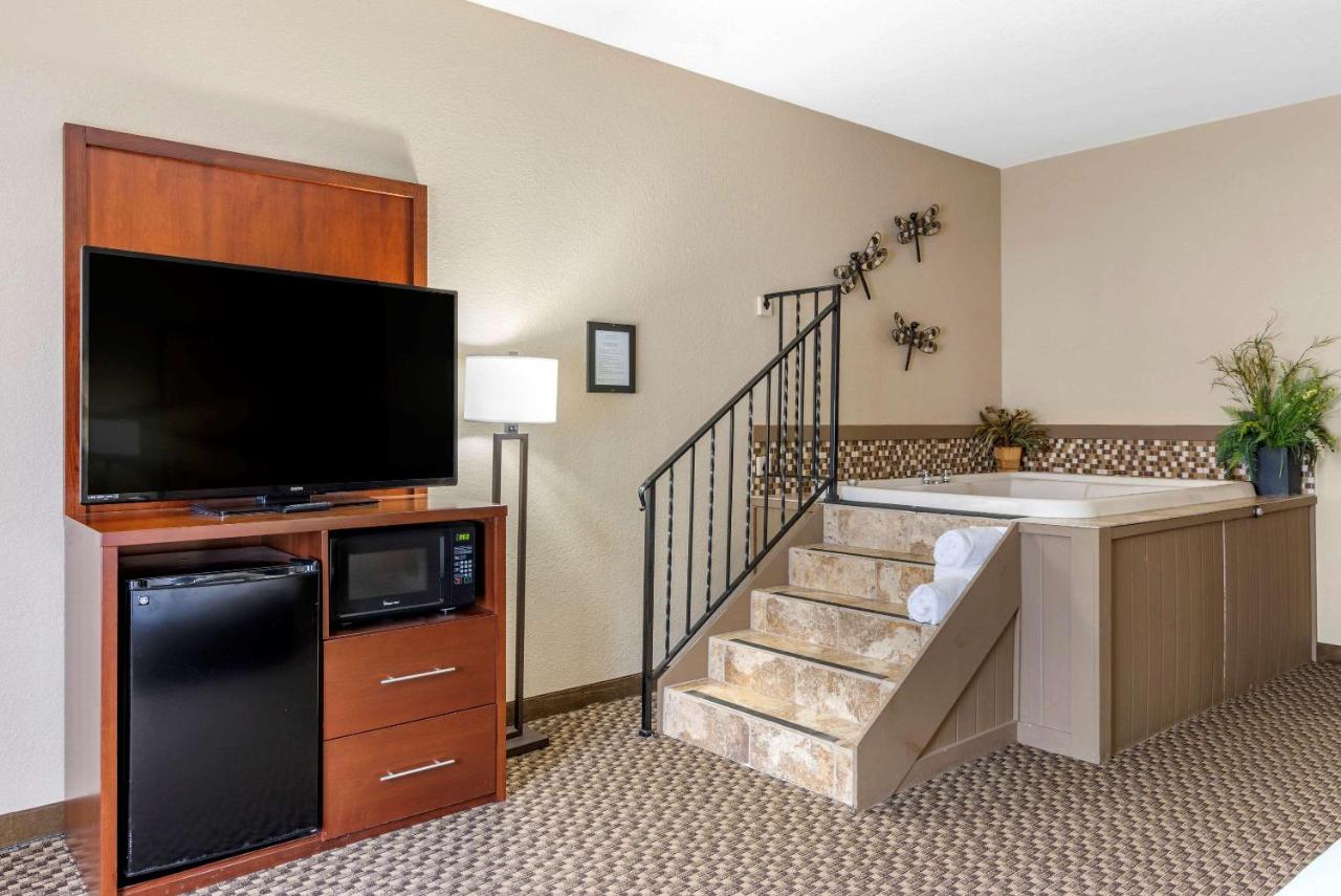 | Comfort Inn & Suites Blue Ridge