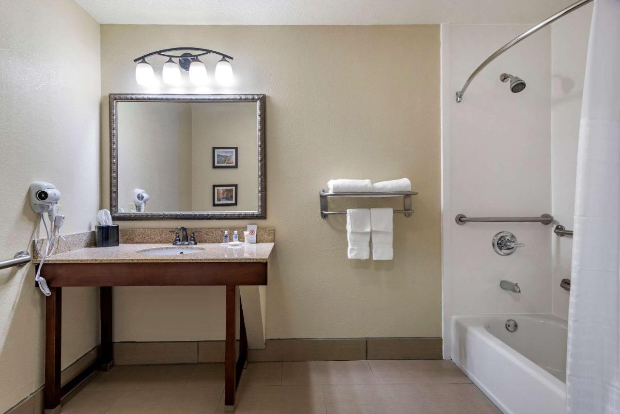 | Comfort Inn & Suites Blue Ridge