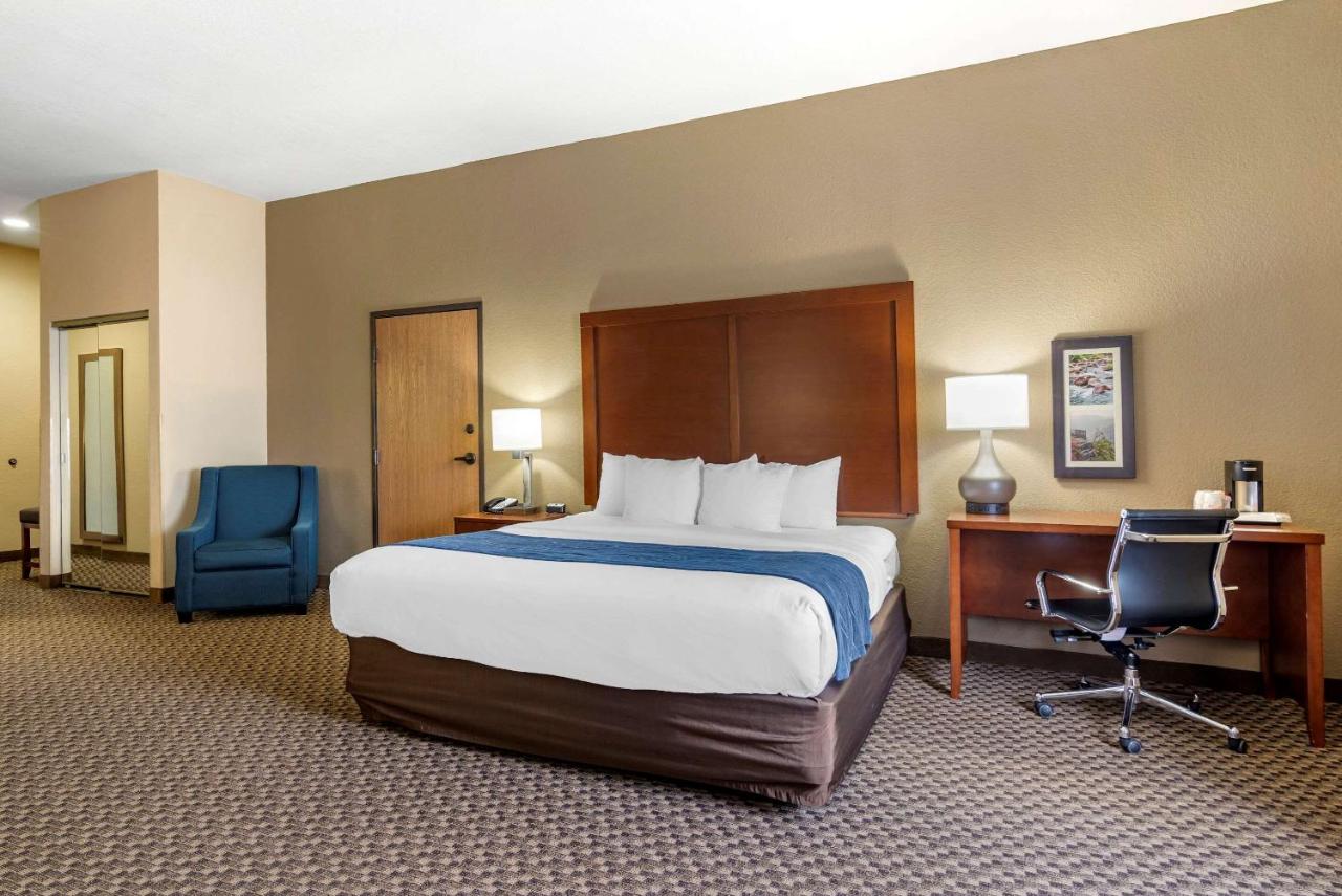 | Comfort Inn & Suites Blue Ridge