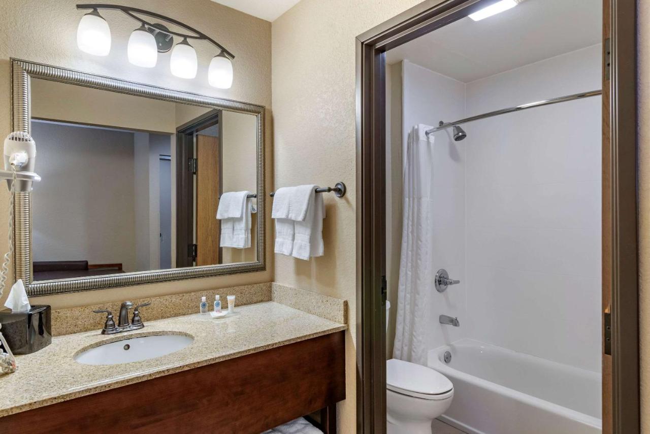  | Comfort Inn & Suites Blue Ridge
