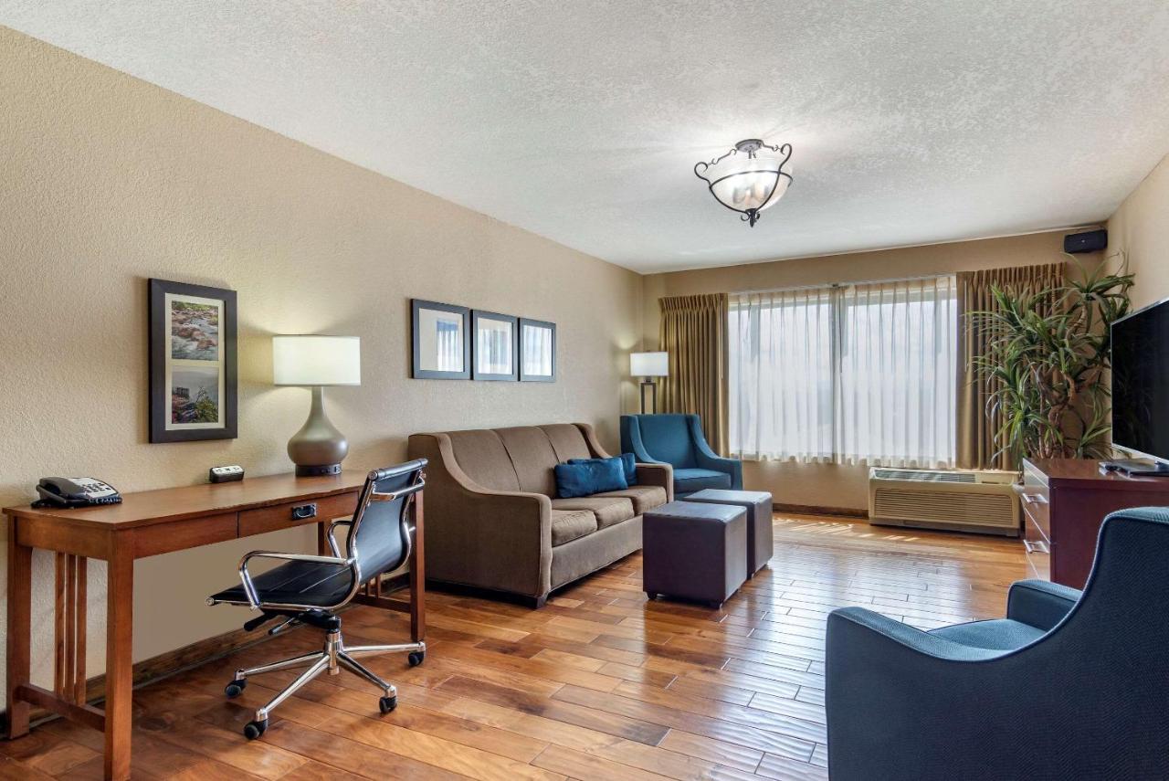 | Comfort Inn & Suites Blue Ridge