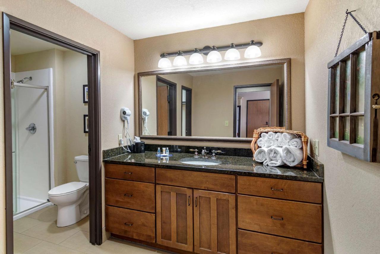 | Comfort Inn & Suites Blue Ridge