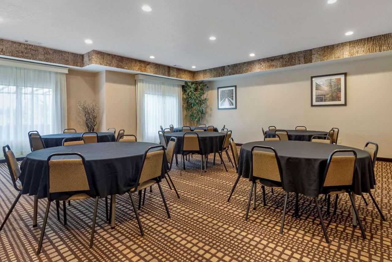 | Comfort Inn & Suites Blue Ridge