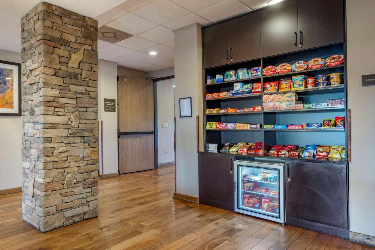 | Comfort Inn & Suites Blue Ridge