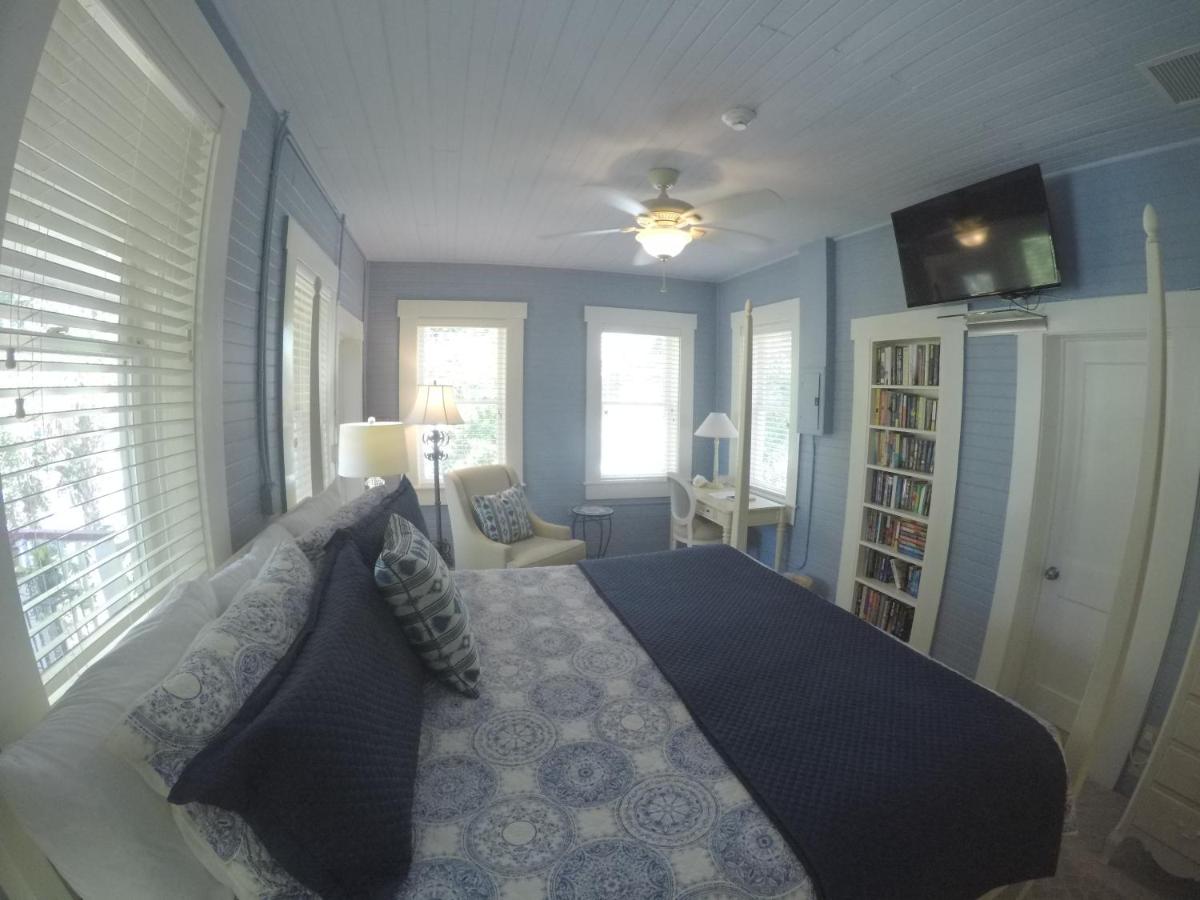  | The Hibiscus House of Fort Myers