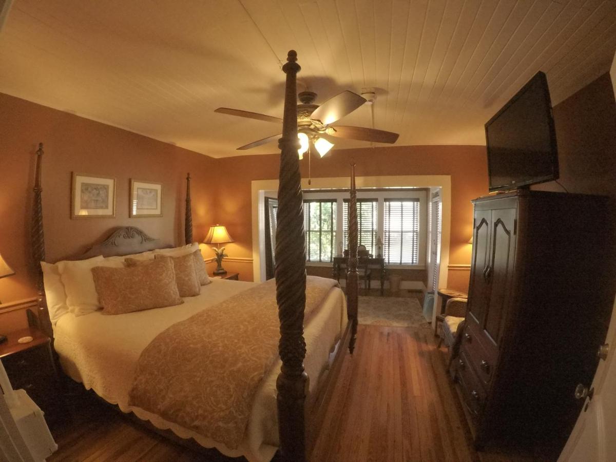  | The Hibiscus House of Fort Myers