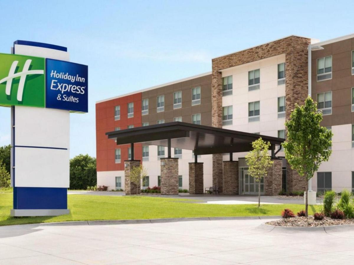  | Holiday Inn Express & Suites - Dallas Market Center, an IHG Hotel
