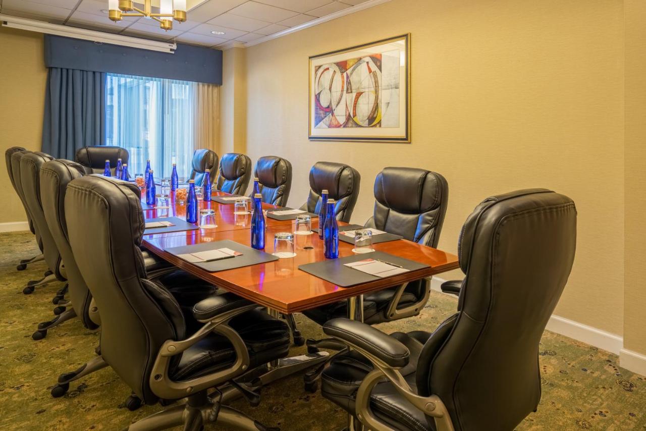| Crowne Plaza Hotel Dulles Airport, an IHG Hotel