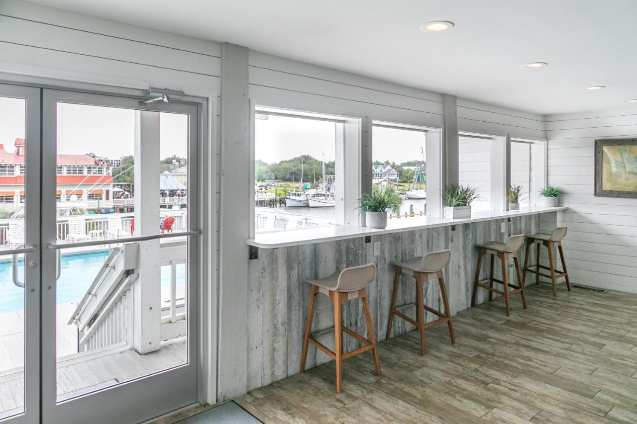 | Shem Creek Inn