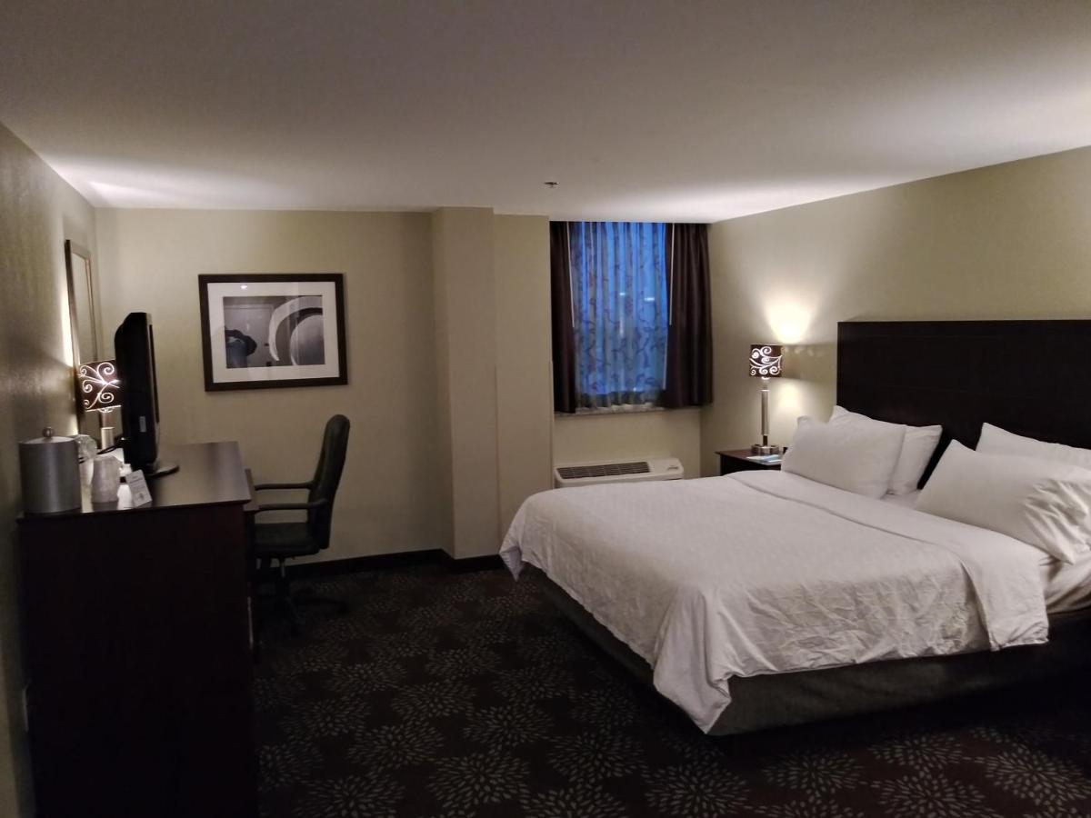 King Room - Disability Access/Hearing Accessible at Holiday Inn Express & Suites Pittsburgh West - Greentree by IHG