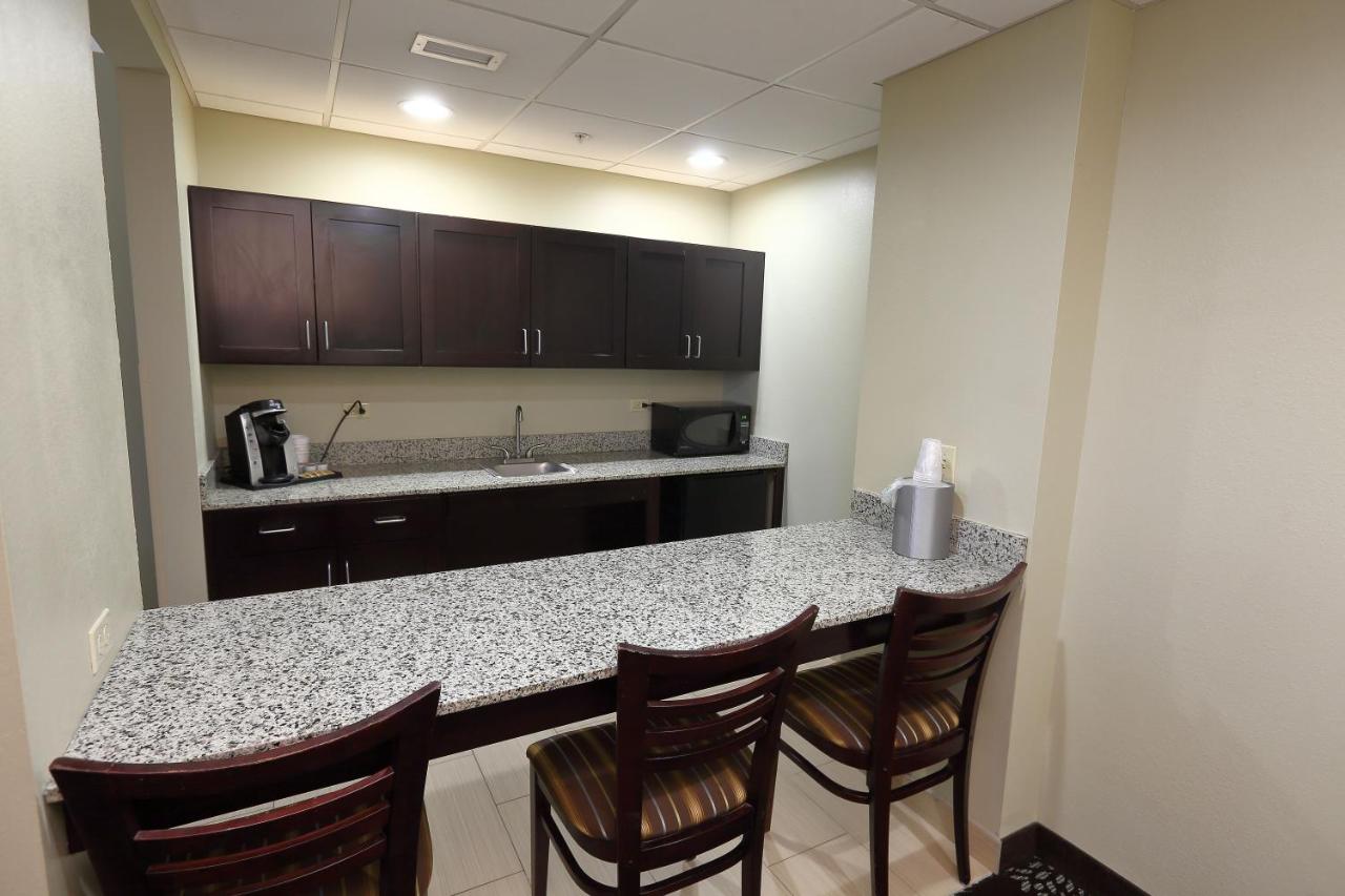 Suite - Hearing Accessible - Non-Smoking at Holiday Inn Express & Suites Pittsburgh West - Greentree by IHG