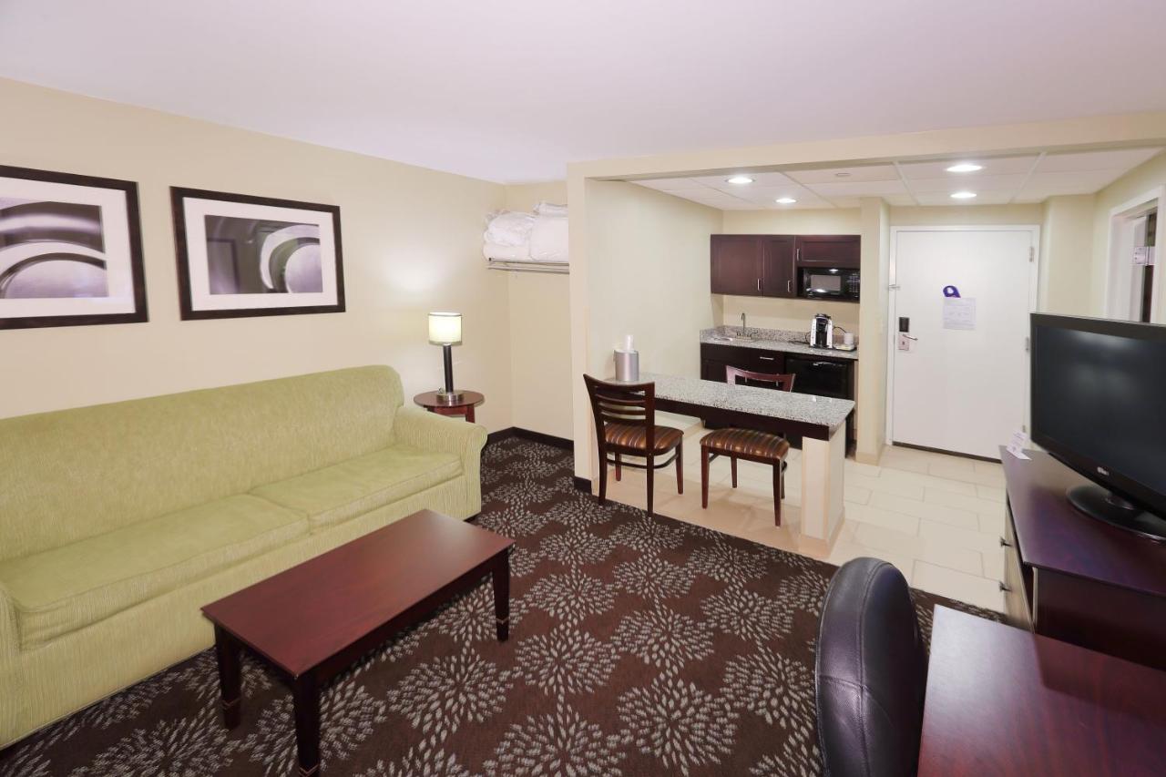 Suite - Non-Smoking at Holiday Inn Express & Suites Pittsburgh West - Greentree by IHG