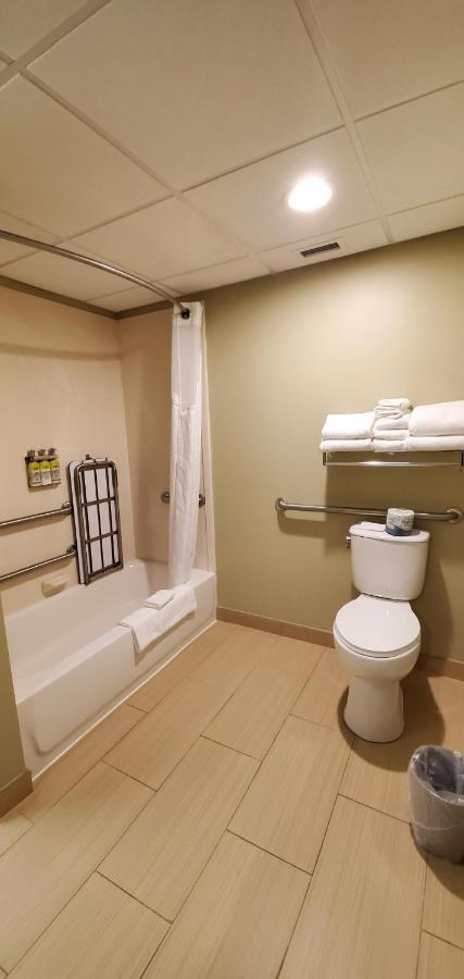 King Room - Disability Access at Holiday Inn Express & Suites Pittsburgh West - Greentree by IHG