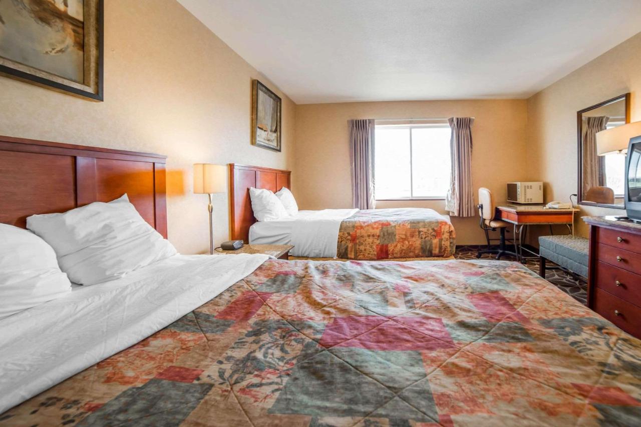 Double Room with Two Double Beds - Smoking at Rodeway Inn & Suites Nampa