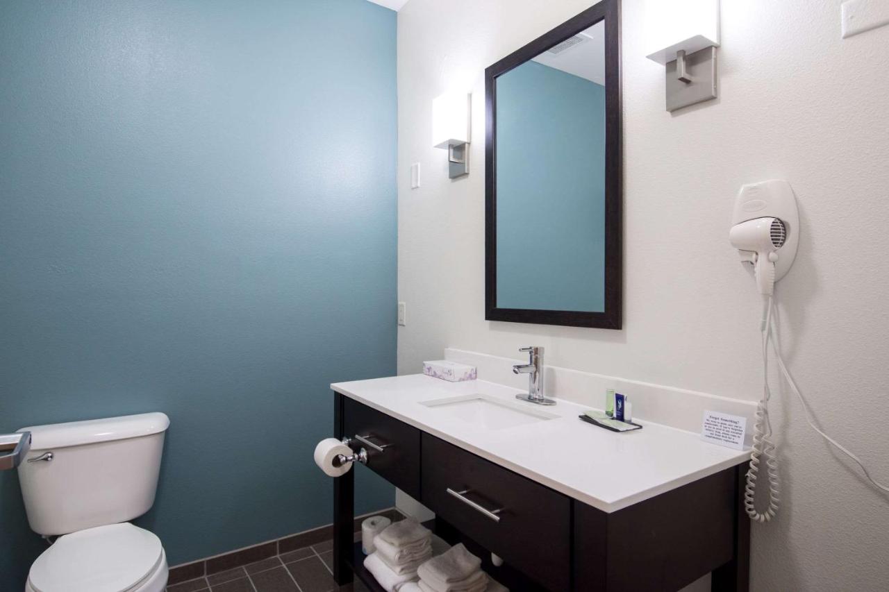 King Suite at Sleep Inn & Suites Washington near Peoria