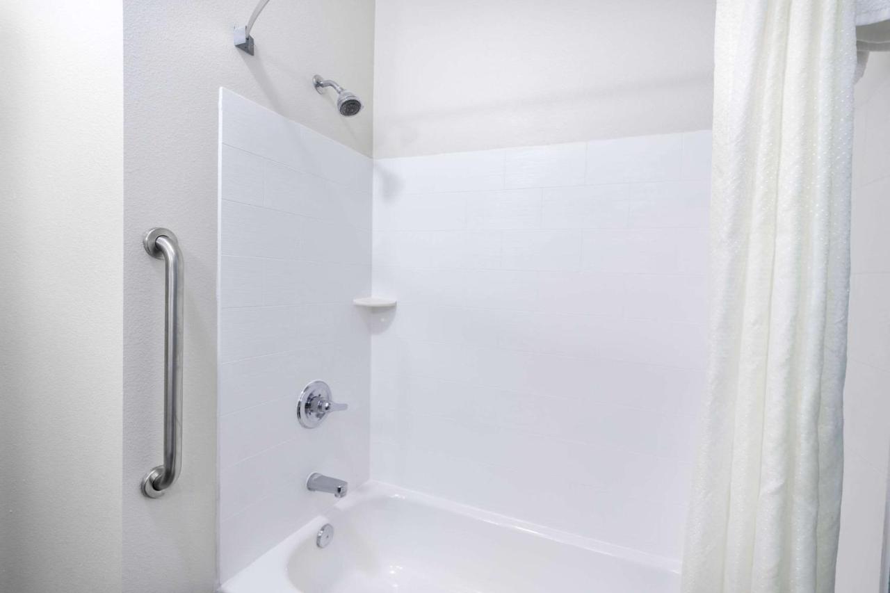 King Suite at Sleep Inn & Suites Washington near Peoria