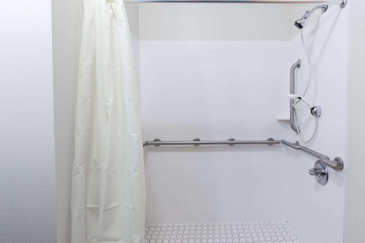 King Suite and Roll-In Shower - Accessible/Non-Smoking at Sleep Inn & Suites Washington near Peoria