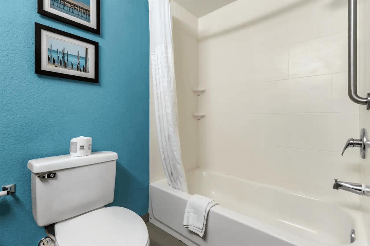 King Suite - Non-Smoking at Comfort Suites Southport - Oak Island