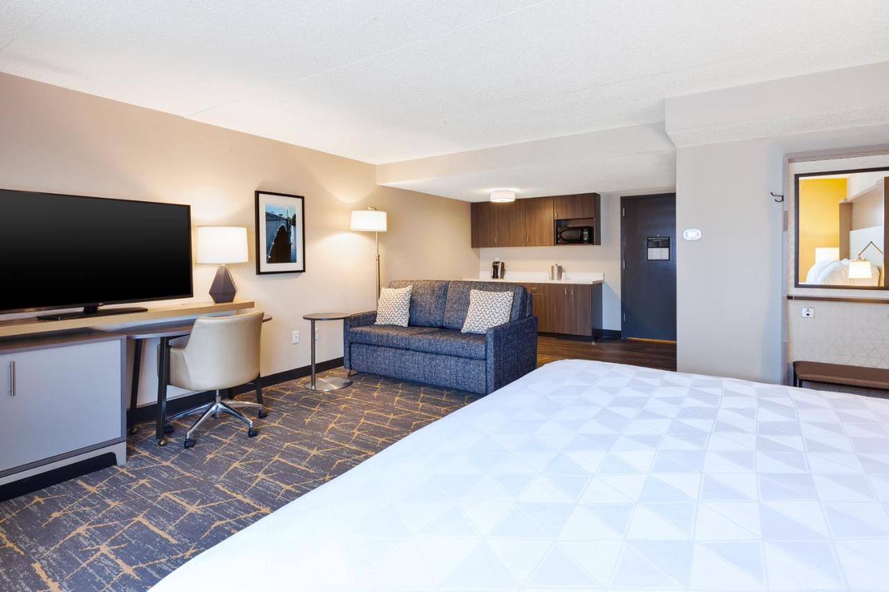 Executive King Room - Hearing Accessible at Holiday Inn Grand Rapids Downtown by IHG