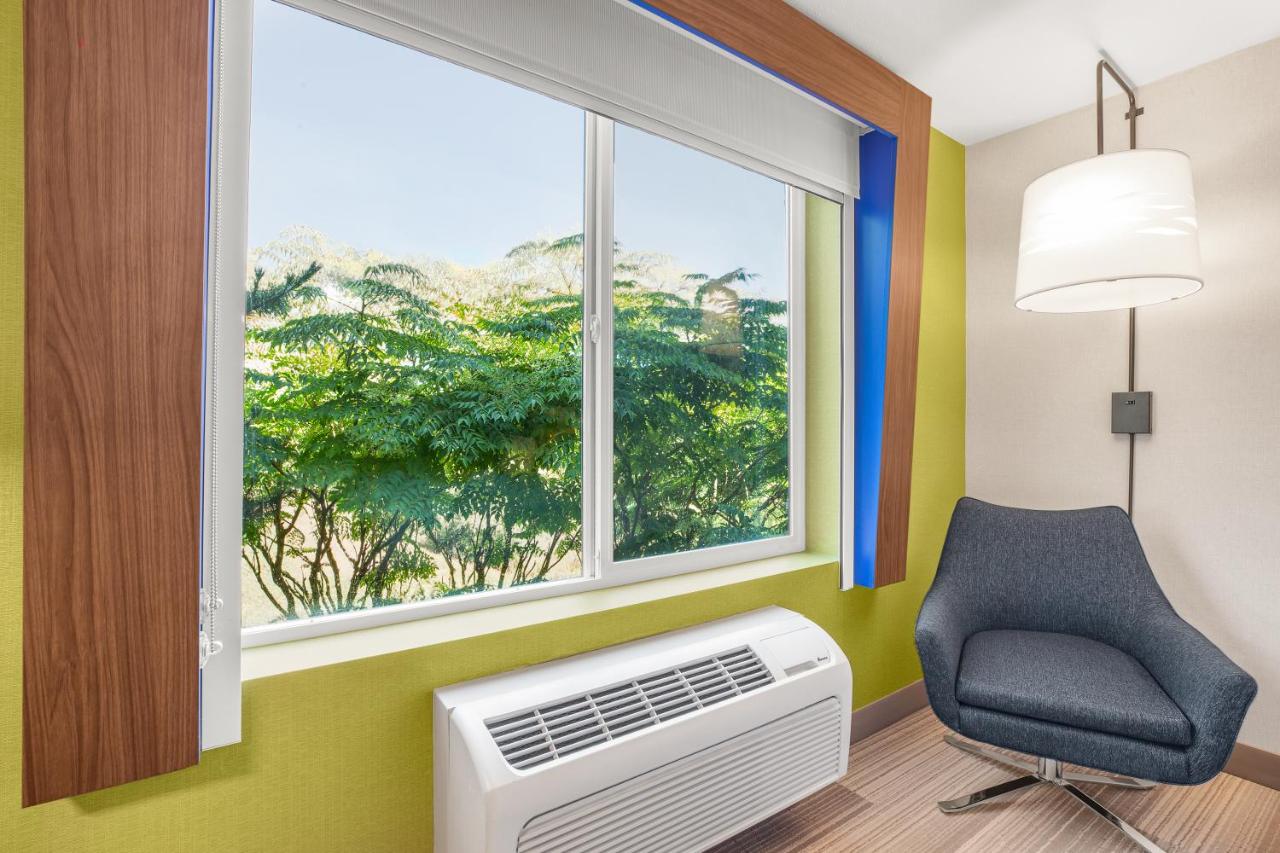  | Holiday Inn Express Hotel & Suites Tacoma, an IHG Hotel