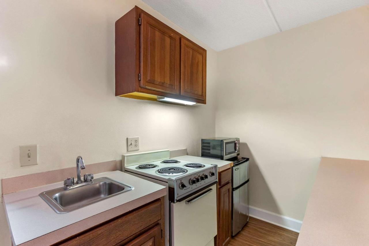 | Econo Lodge Inn & Suites Lugoff