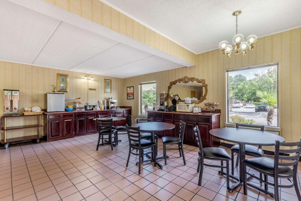 | Econo Lodge Inn & Suites Lugoff