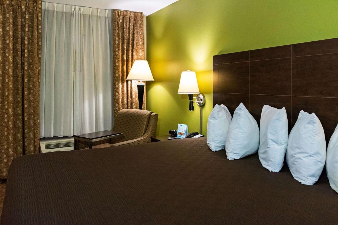 King Room - Non Smoking at Rodeway Inn & Suites Clarksville near Governors Square Mall