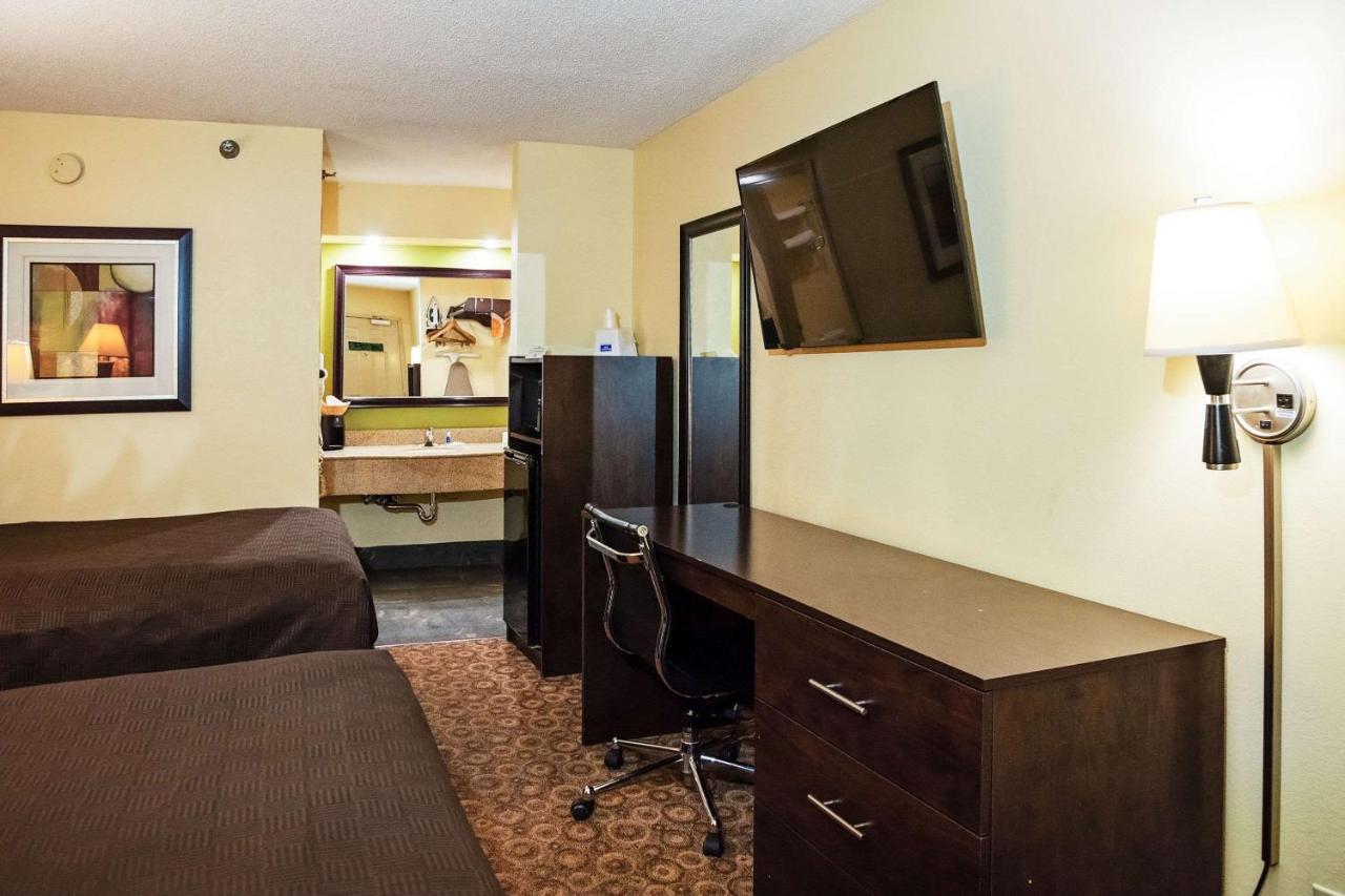 Double Room with Two Double Beds at Rodeway Inn & Suites Clarksville near Governors Square Mall