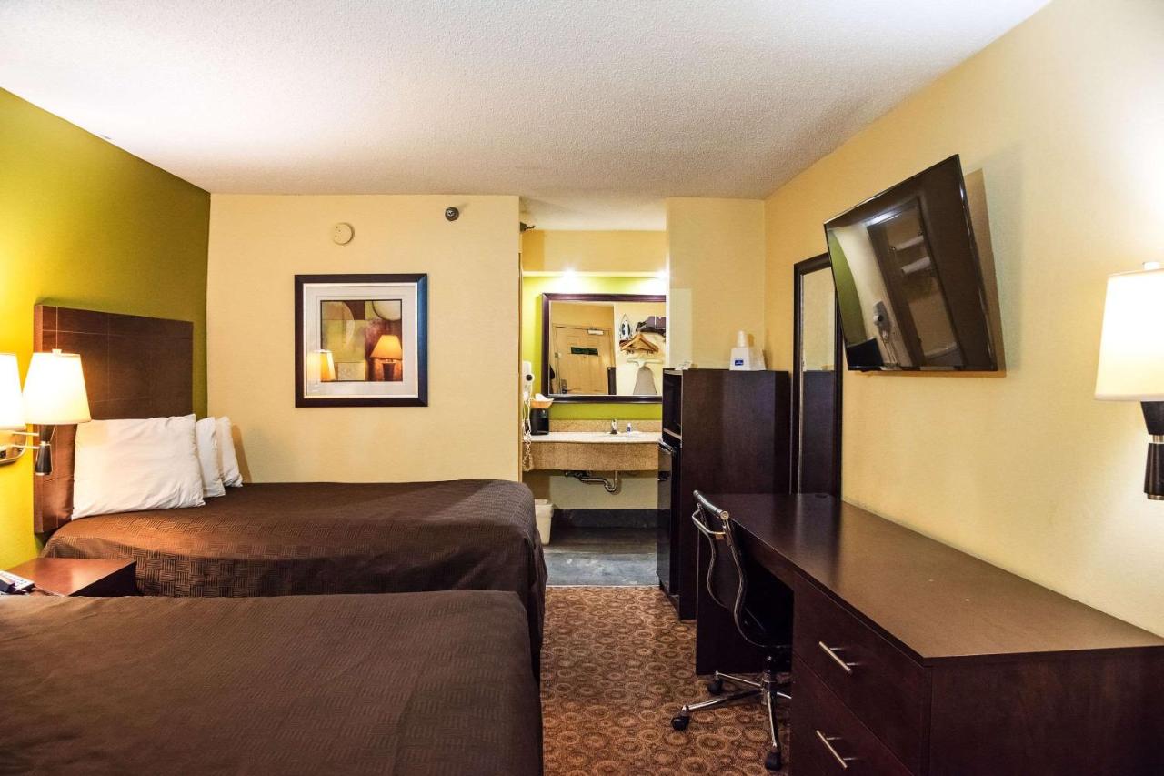Double Room with Two Double Beds at Rodeway Inn & Suites Clarksville near Governors Square Mall
