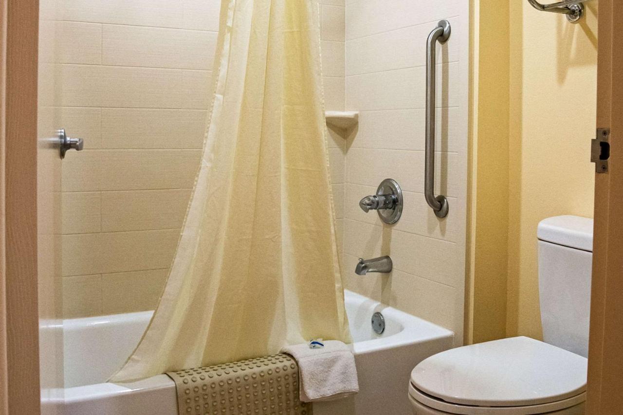 King Room - Non Smoking at Rodeway Inn & Suites Clarksville near Governors Square Mall