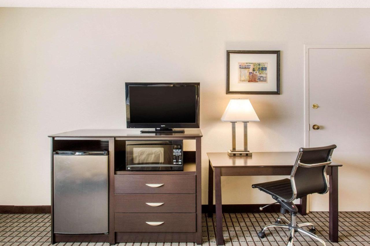 Queen Room with Two Queen Beds - Smoking at Quality Inn Stateline