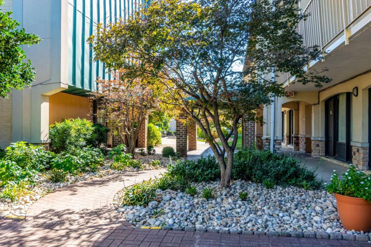 | Quality Inn Central