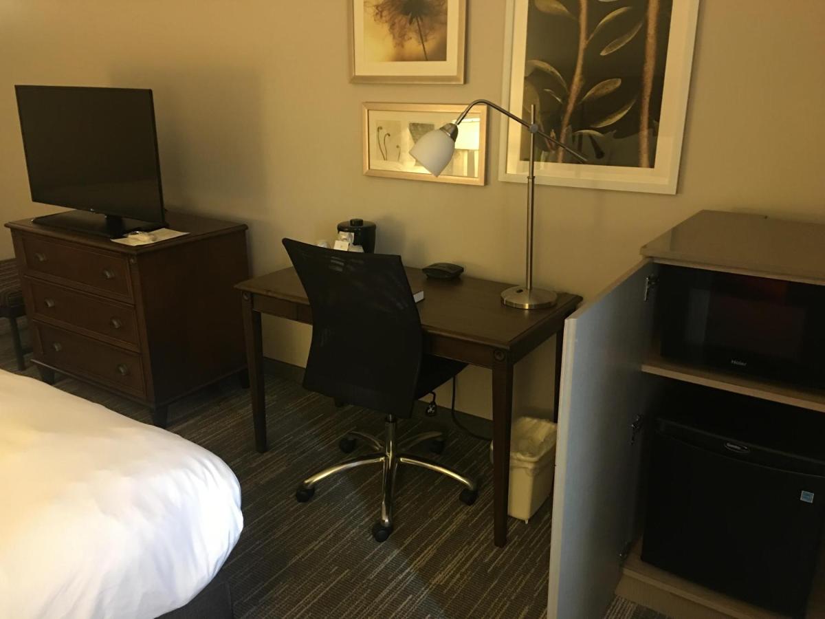 Queen Room with Two Queen Beds at Country Inn & Suites by Radisson, Grand Rapids East, MI