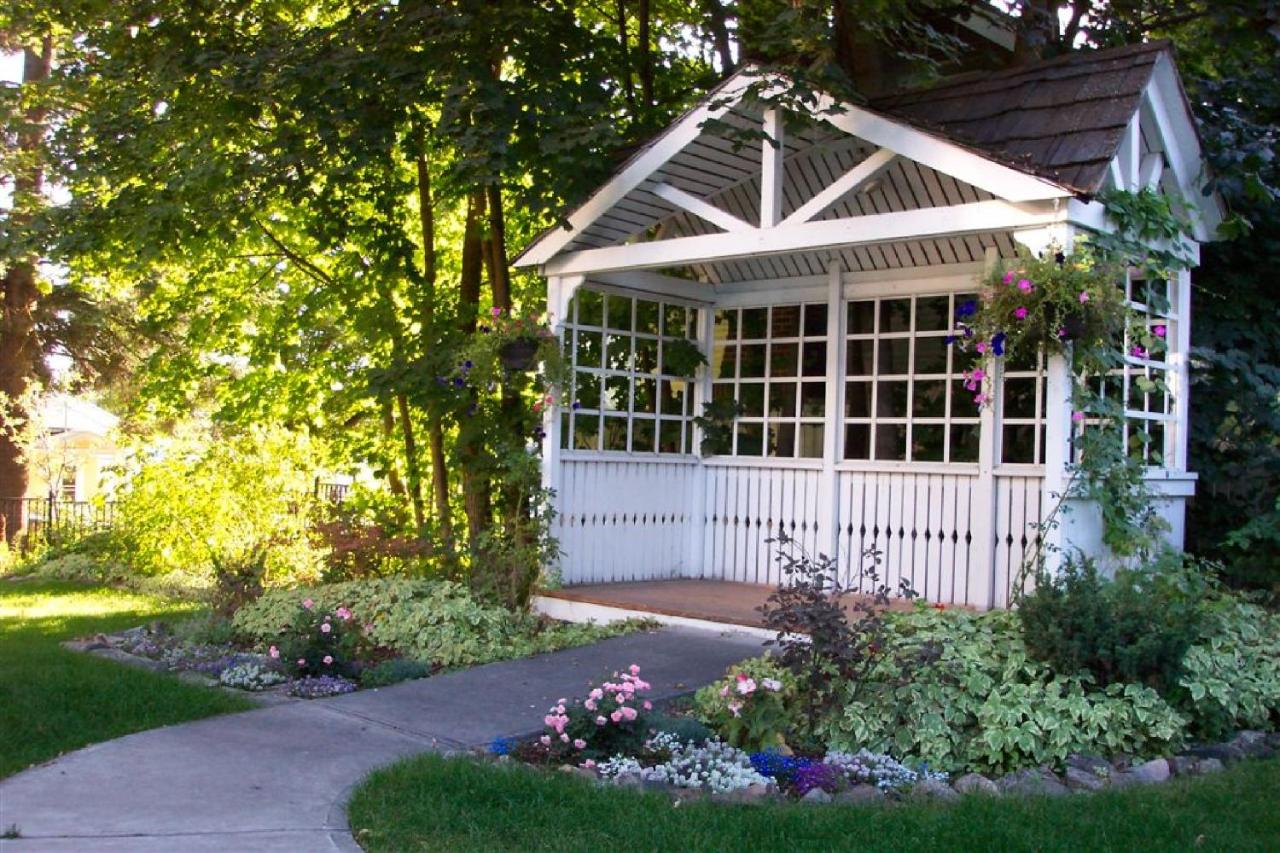  | Greenbriar Inn