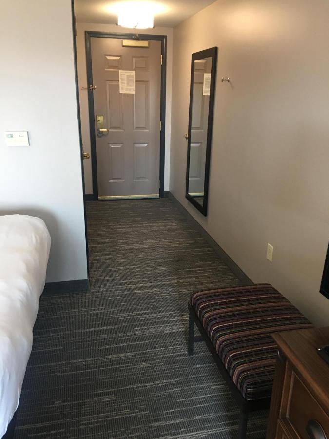 Queen Room with Two Queen Beds at Country Inn & Suites by Radisson, Grand Rapids East, MI