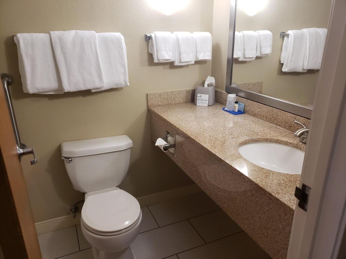 | Holiday Inn Express Hotel Pittsburgh-North/Harmarville, an IHG Hotel