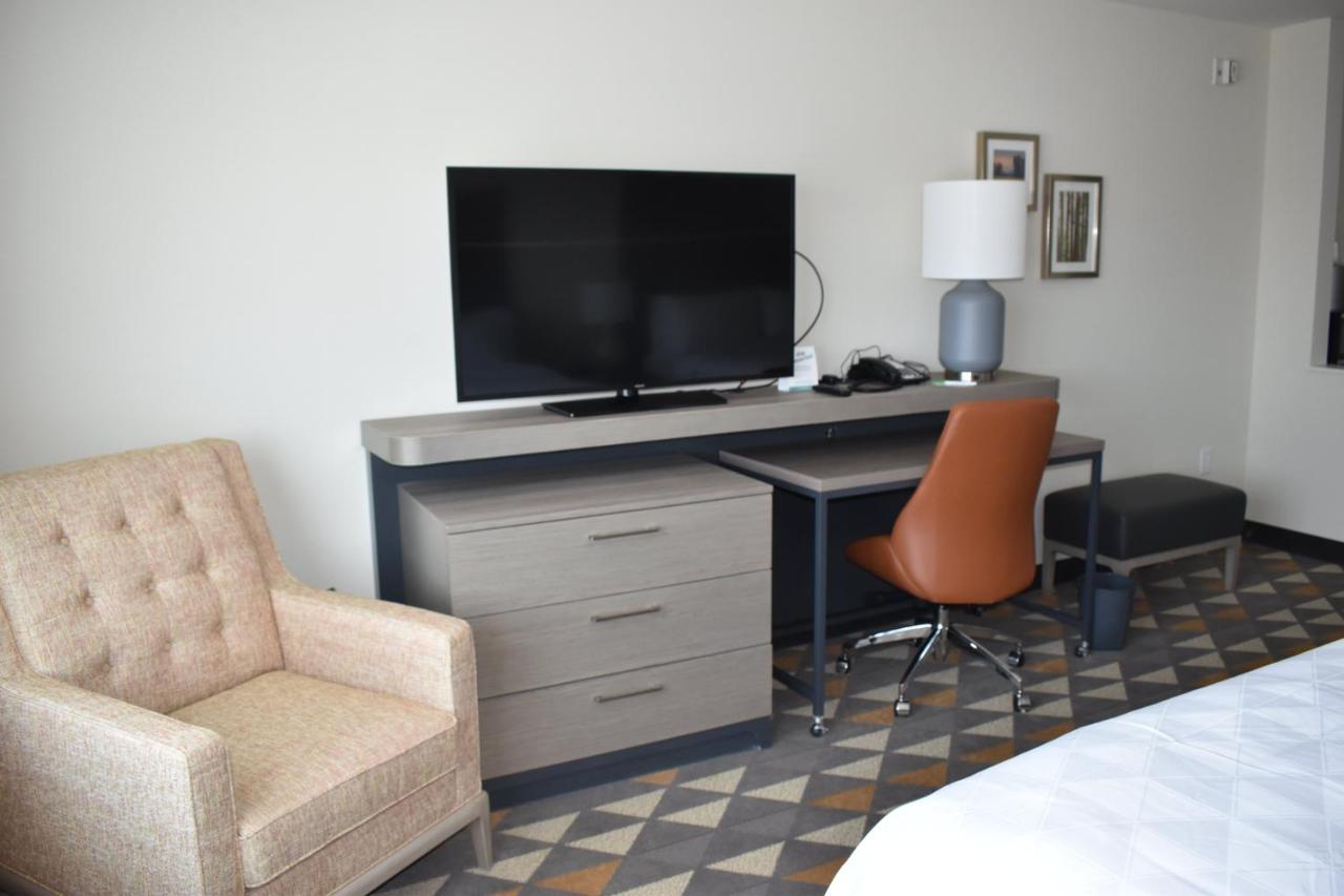 Queen Room with Two Queen Beds - Non-Smoking at Holiday Inn Kansas City - Northeast by IHG