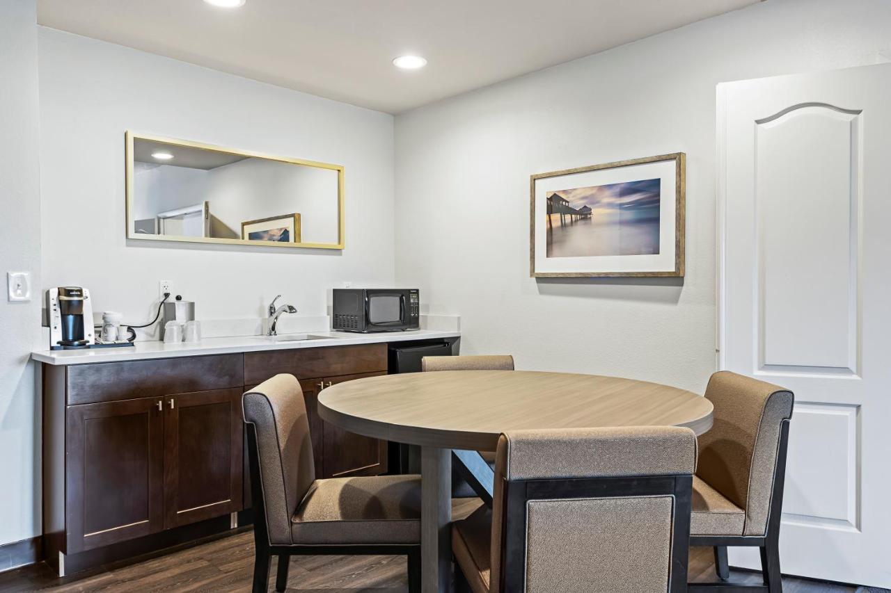 | Holiday Inn - St. Petersburg West, an IHG Hotel
