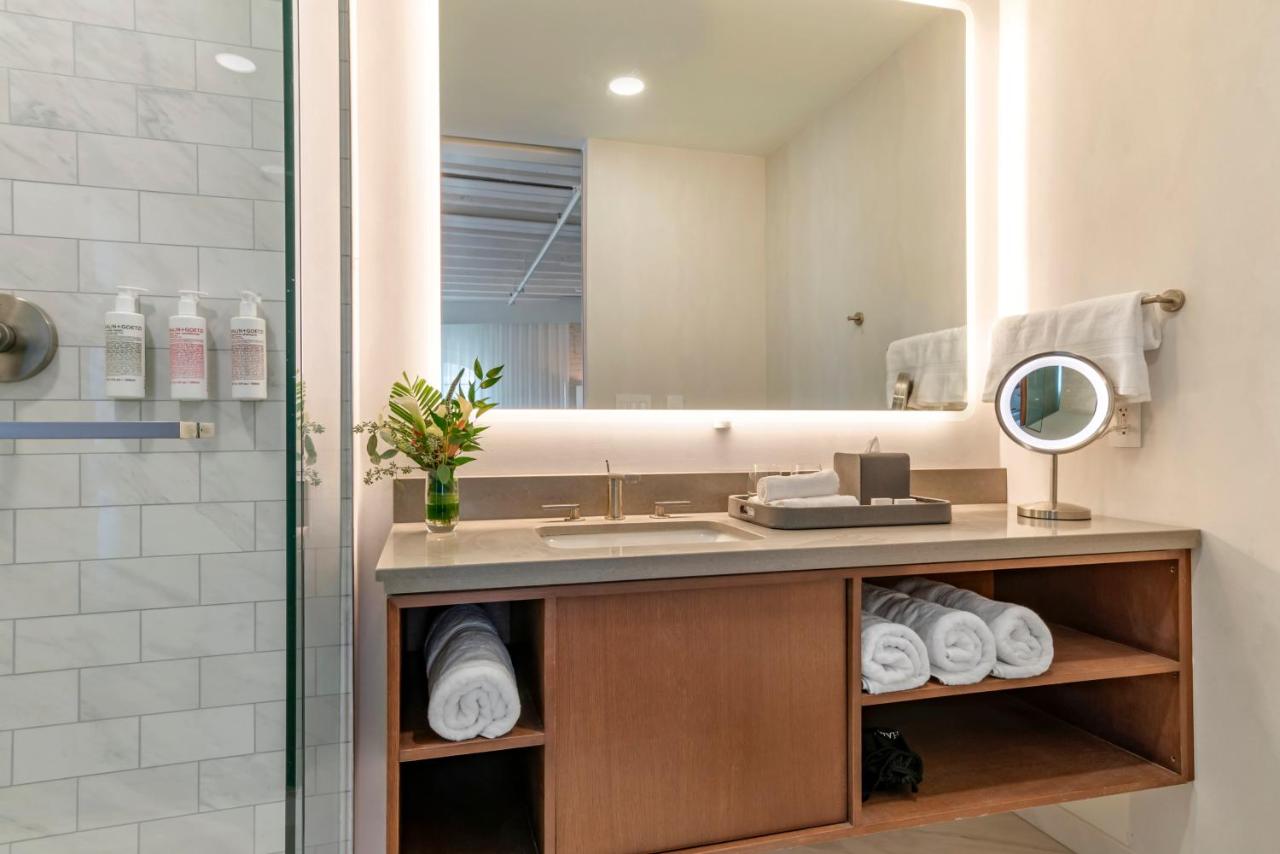 King Room at ONE11 Hotel