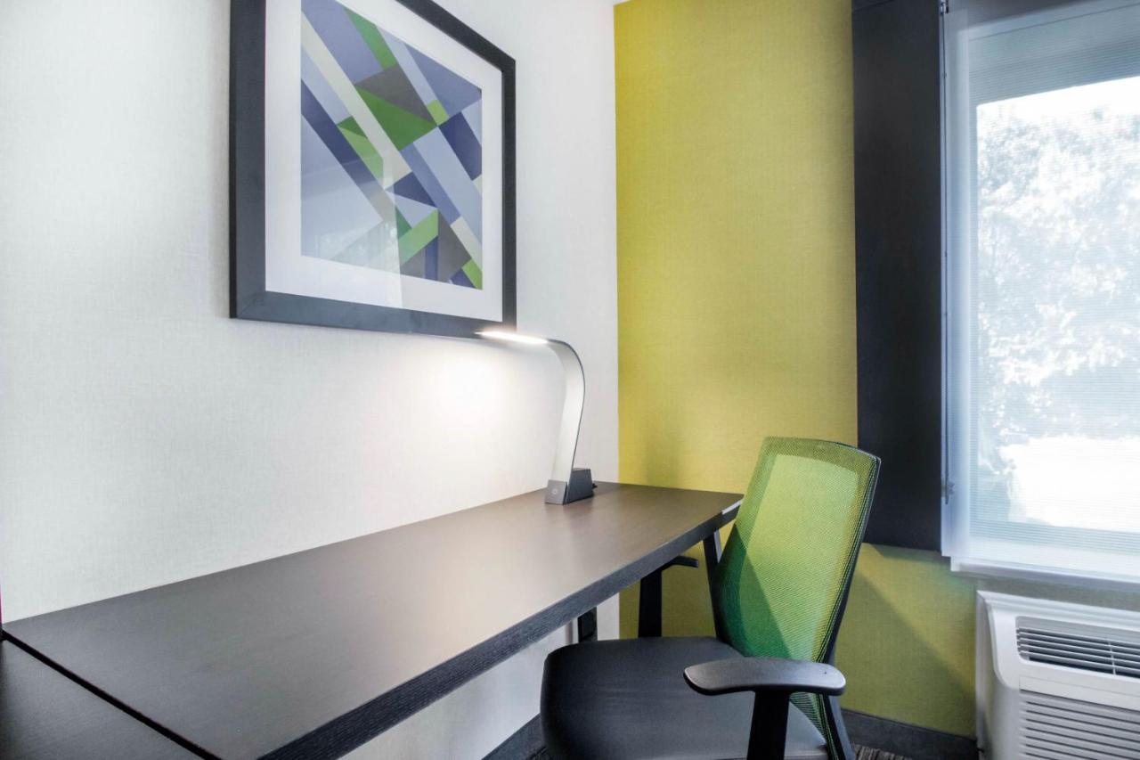 | Holiday Inn Express & Suites - Albany Airport - Wolf Road, an IHG Hotel