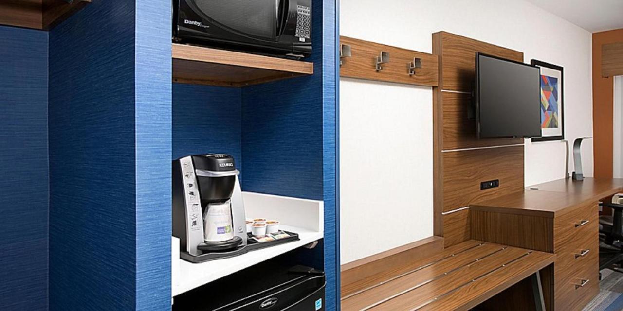 King Suite - Hearing Accessible, Sofa Bed, Mini Fridge, Microwave at Holiday Inn Express Chesapeake - Norfolk by IHG