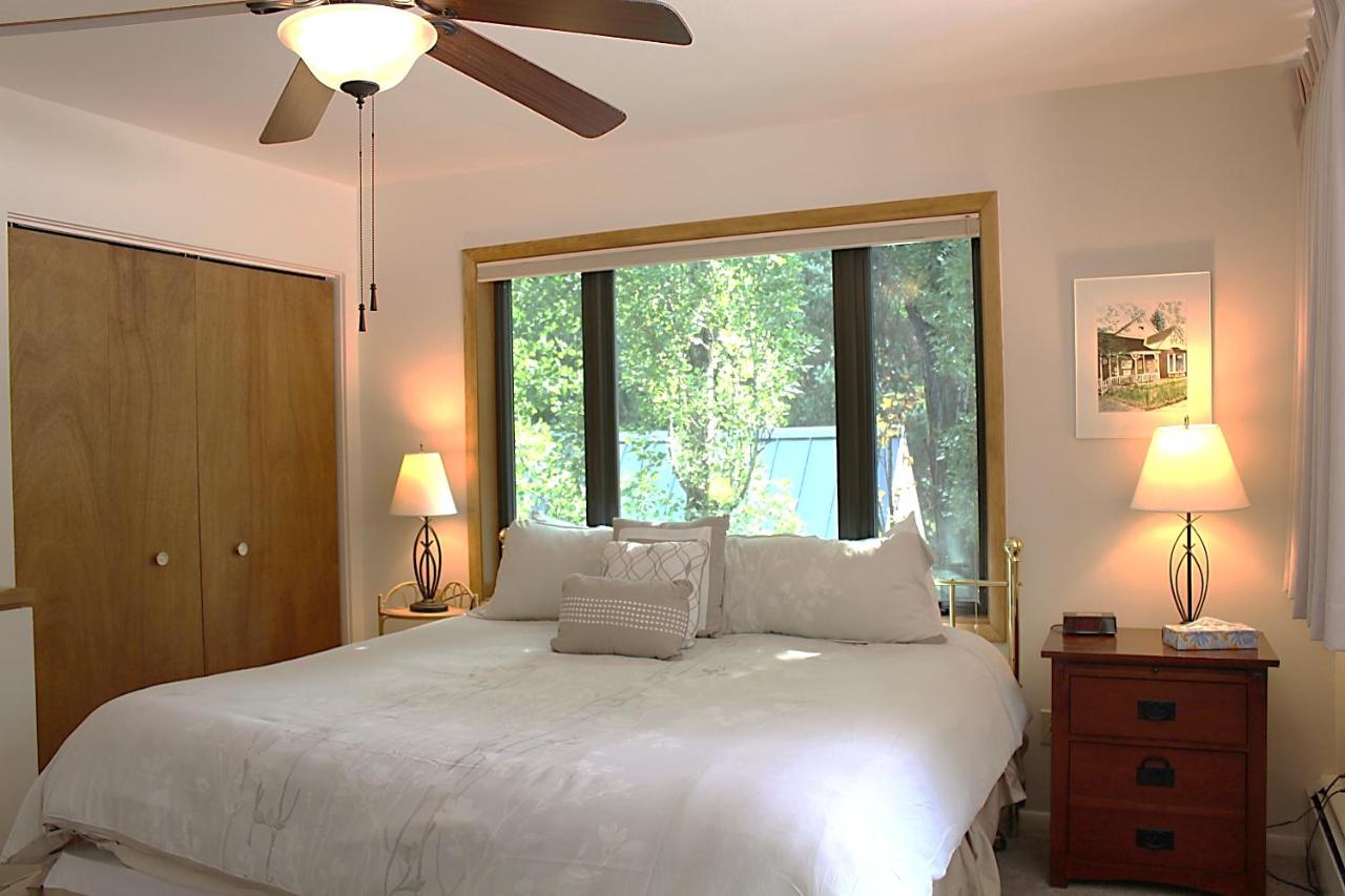 Three-Bedroom Apartment at Shadow Mountain Lodge