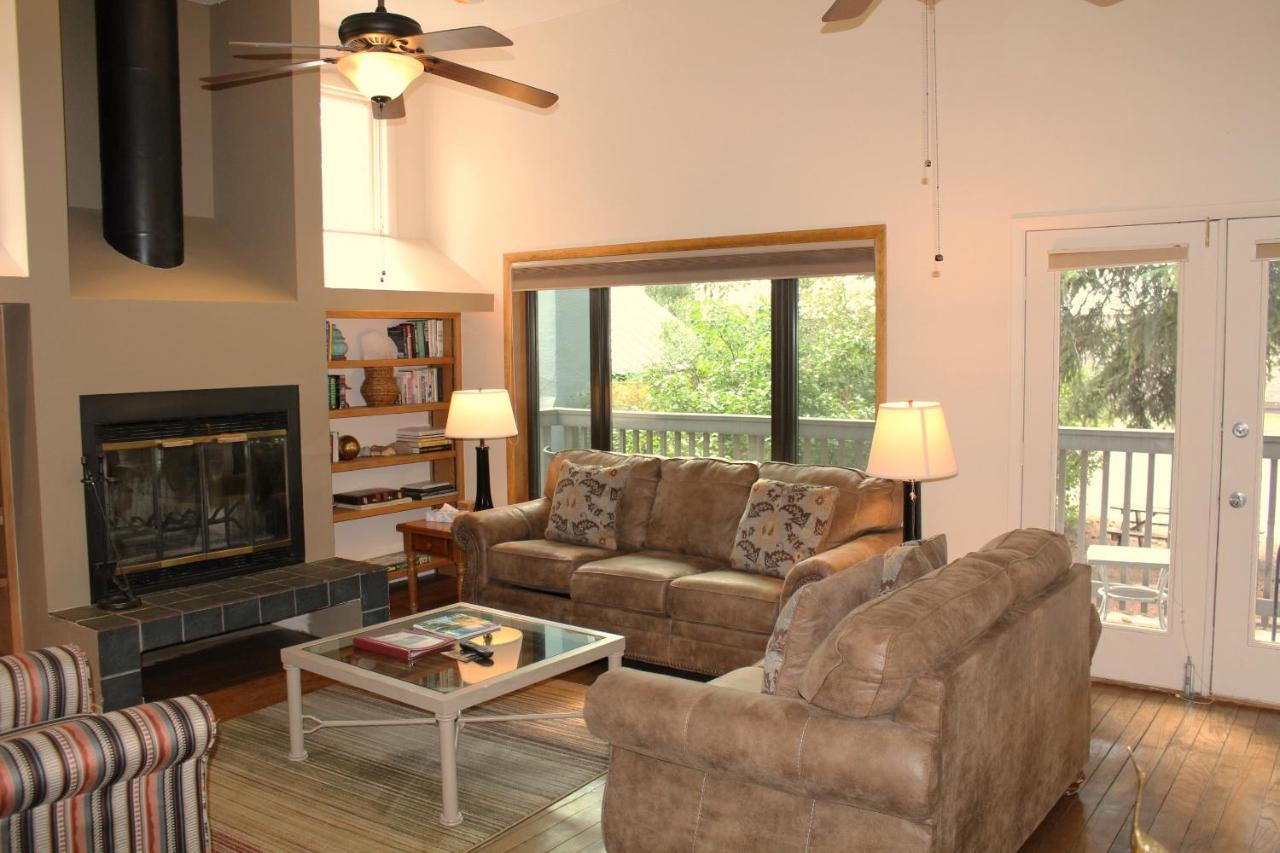 Three-Bedroom Apartment at Shadow Mountain Lodge